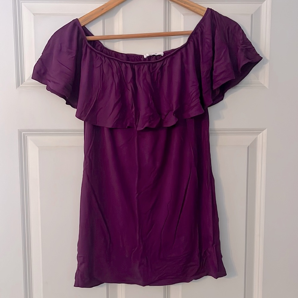 Wide shoulder blouse with ruffle top